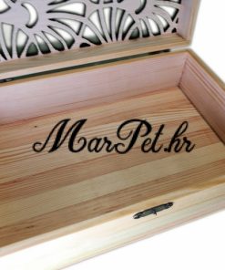 rezana drvena kutija s imenom