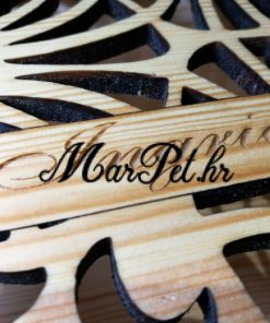 rezana drvena kutija s imenom