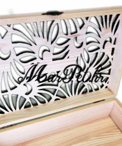 rezana drvena kutija s imenom