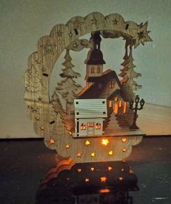 Božićno selo u šumi svijeće