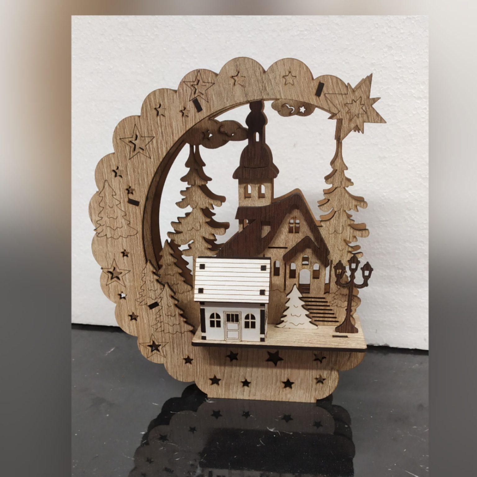 Božićno selo u šumi jednobojno