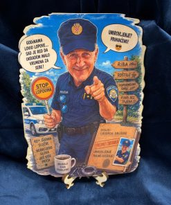 Personalizirana slika na stalku za umirovljenje policajca s fotografijom i humorističnim tekstom