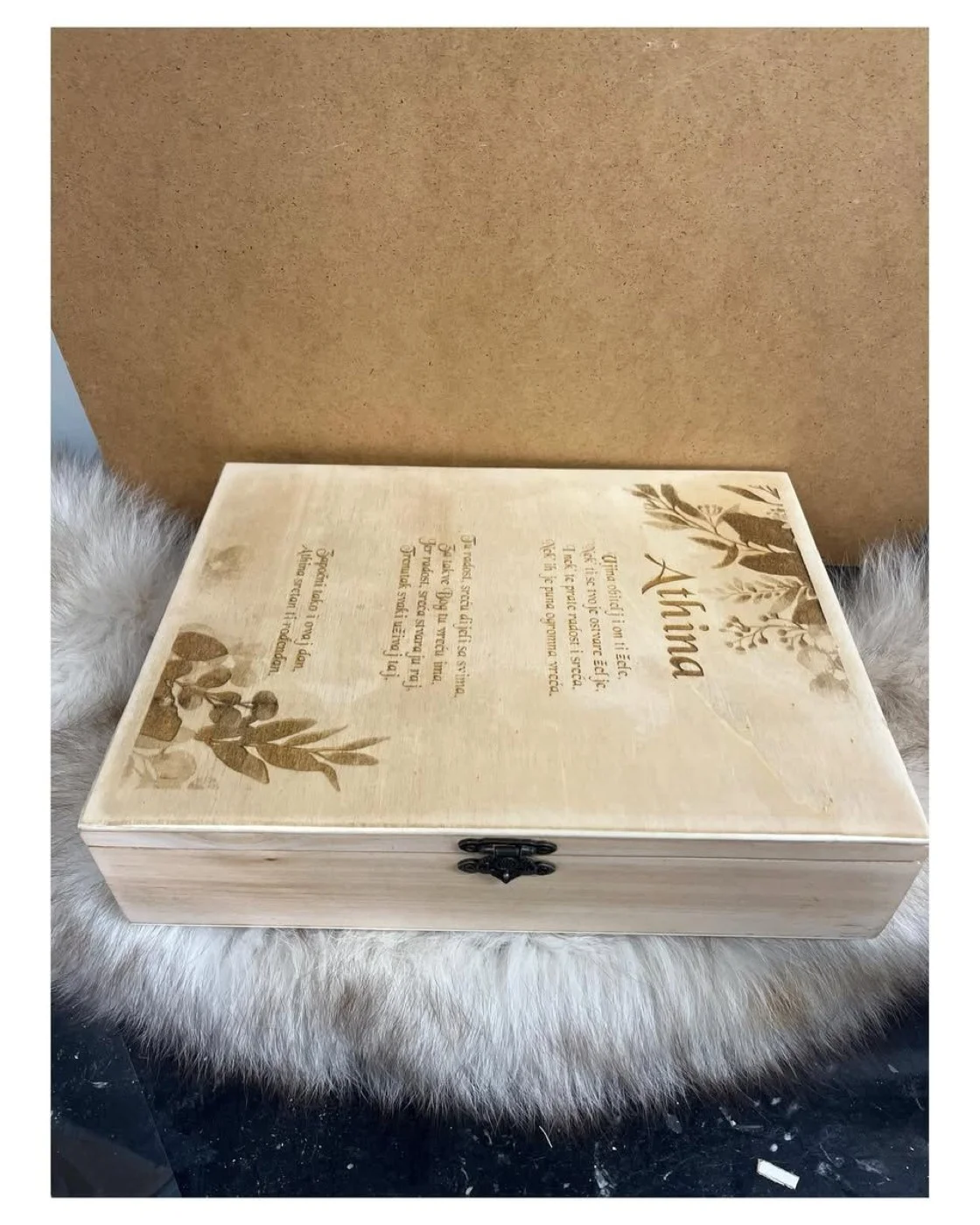 Gravura na personaliziranoj drvenoj kutiji Athina