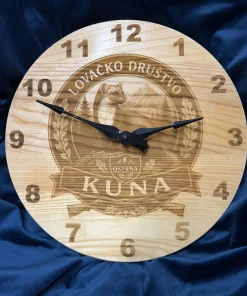 Drveni zidni sat Lovačko društvo Kuna s gravurom